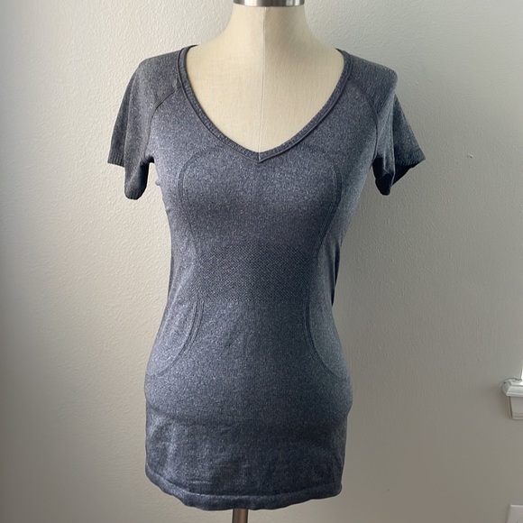 lululemon athletica Tops - LULULEMON Swifty Tech V Neck Shirt size 6